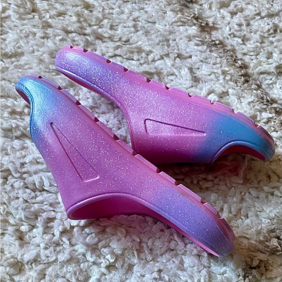 Like NEW! Youth Sparkly Slides - Picture 4 of 6